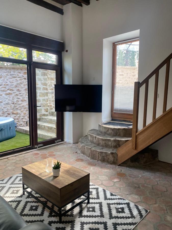 Studio Duplex Avec Spa Et Cour Privee Bonnelles Eksteriør bilde